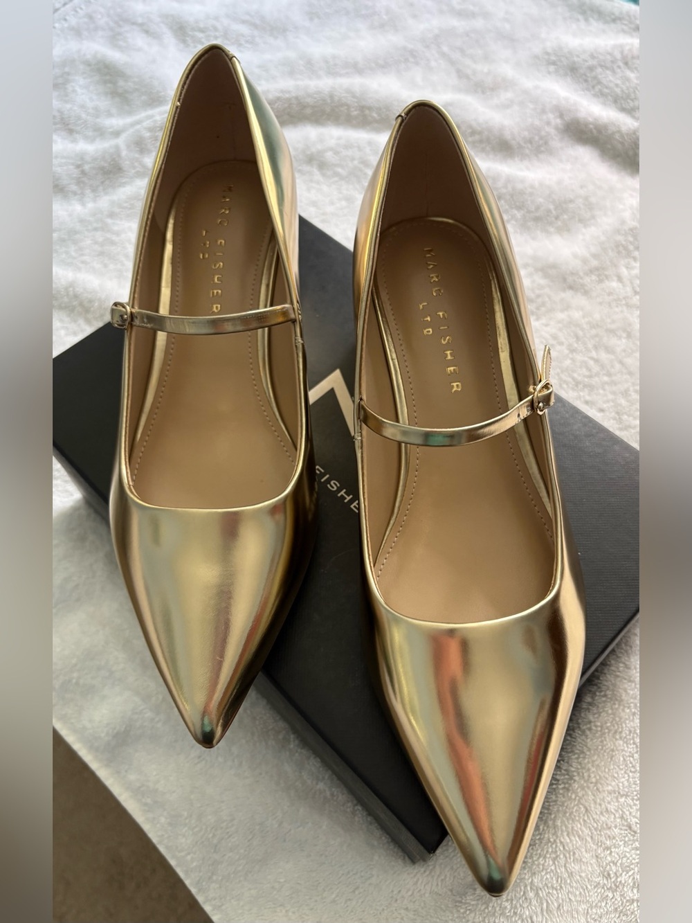 NWT Marc Fisher Gold Pointed Toe Mary Jane Block Heels Sz 8